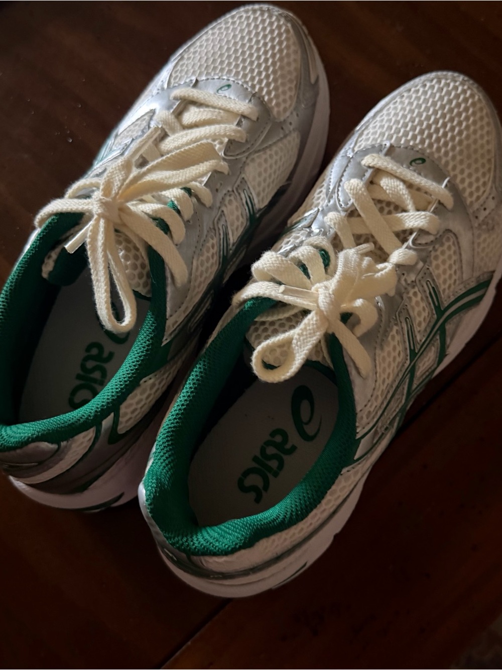 ASICS gel-1130
Cream/Kale
Women’s size 7.5, men’s size 6
New